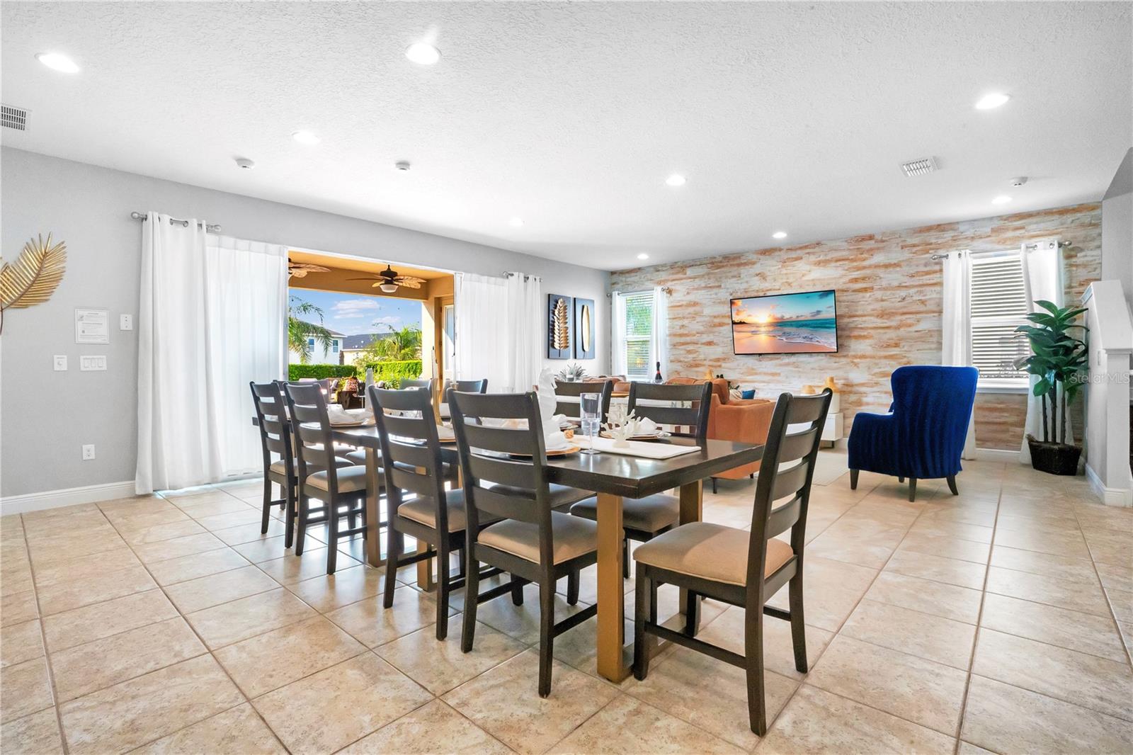 Image 17 of 82 For 7734 Graben Street