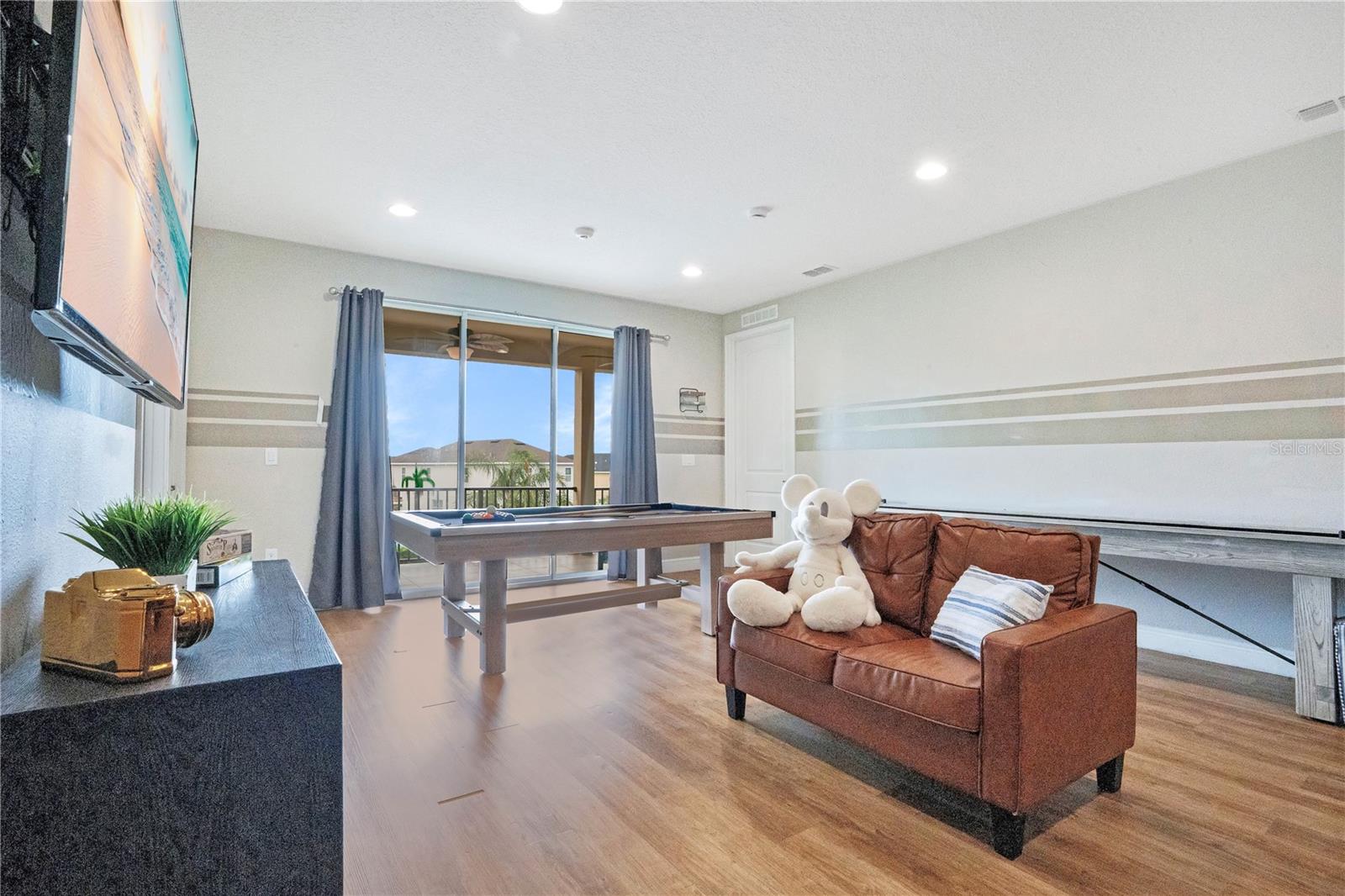 Image 36 of 82 For 7734 Graben Street