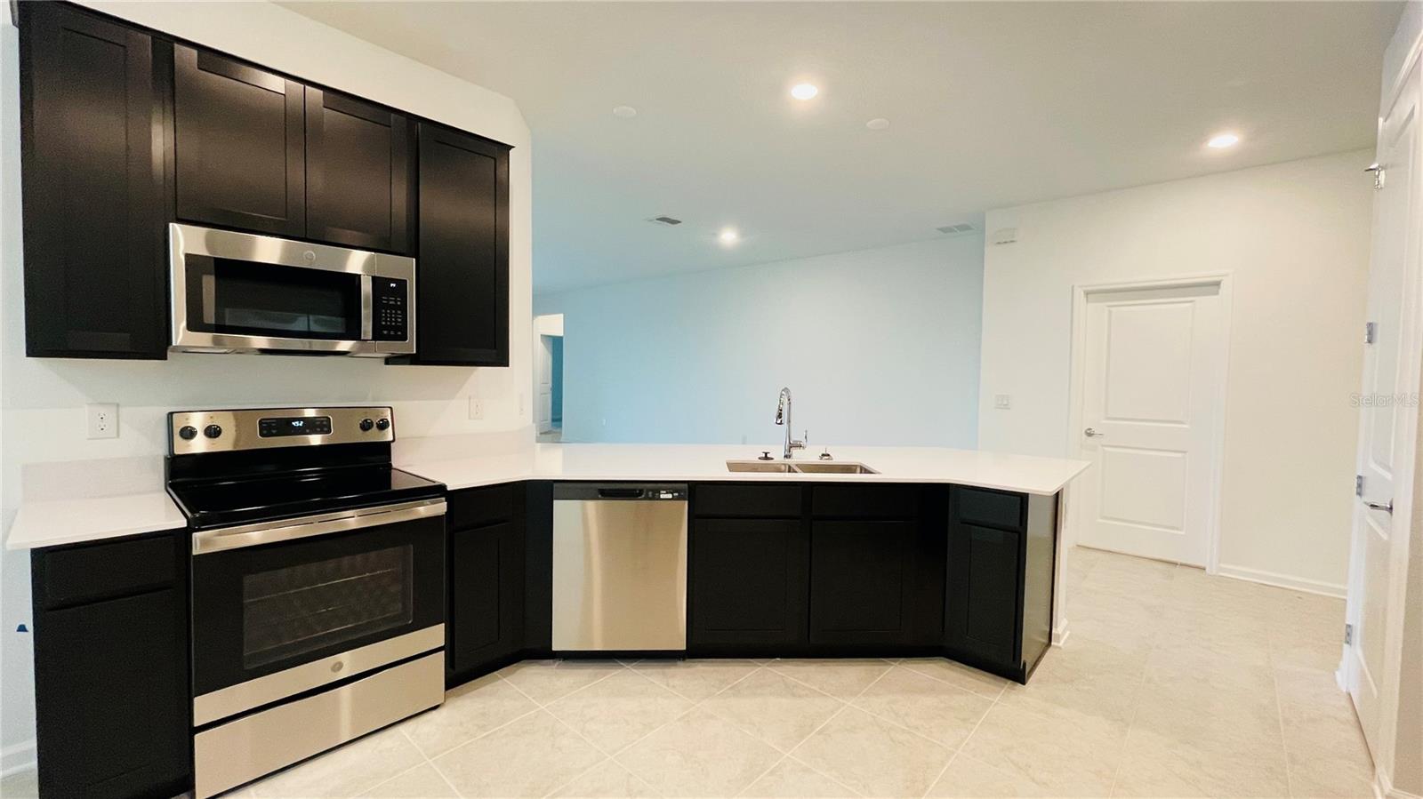 Image 6 of 39 For 905 Citrus Reserve Boulevard