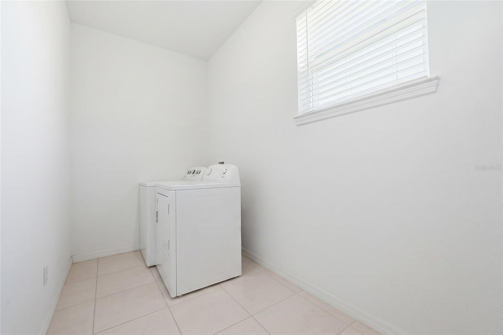 Image 13 of 40 For 1383 Waterview Ridge Circle