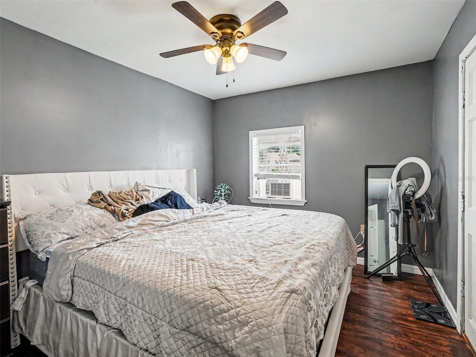 Image 22 of 32 For 151 Tulpan Drive