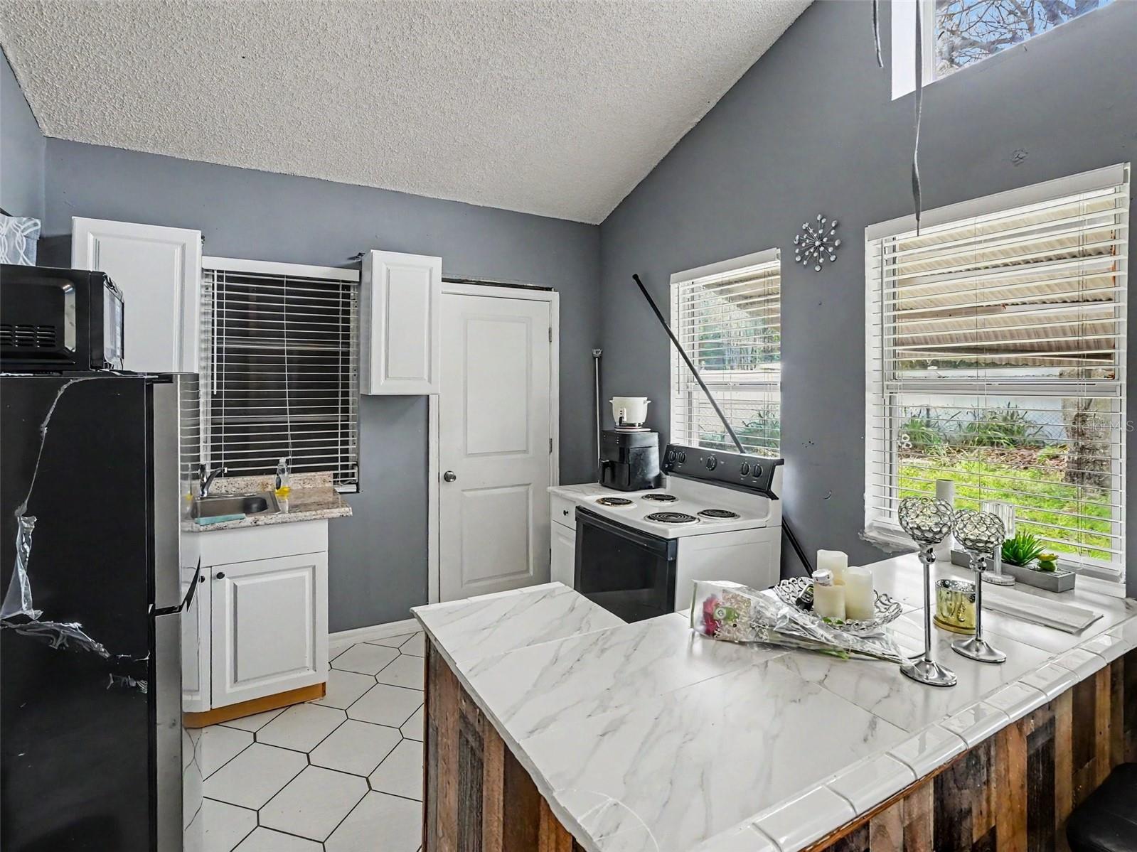 Image 23 of 32 For 151 Tulpan Drive