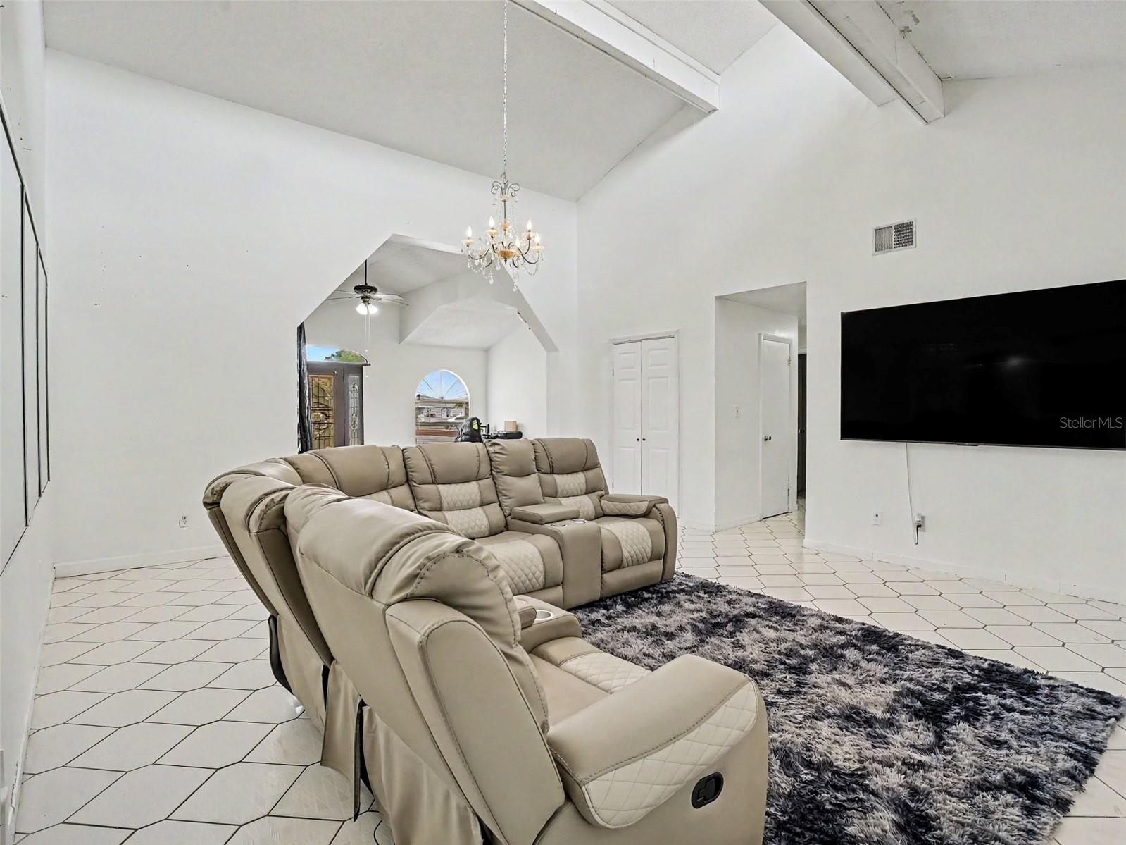 Image 7 of 32 For 151 Tulpan Drive