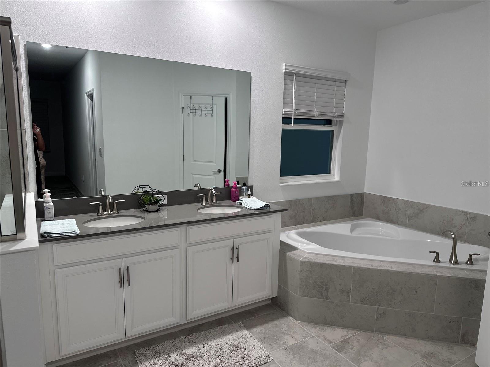 Image 12 of 18 For 2979 Addison Boulevard