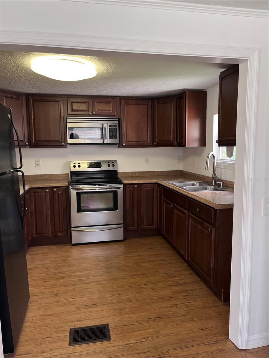 Image 4 of 8 For 200 Oleander Street