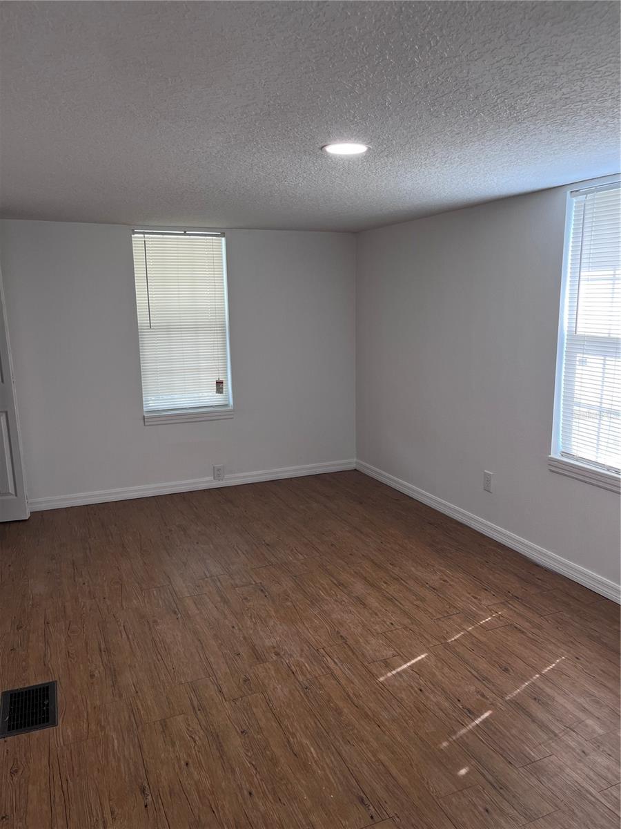 Image 6 of 8 For 200 Oleander Street