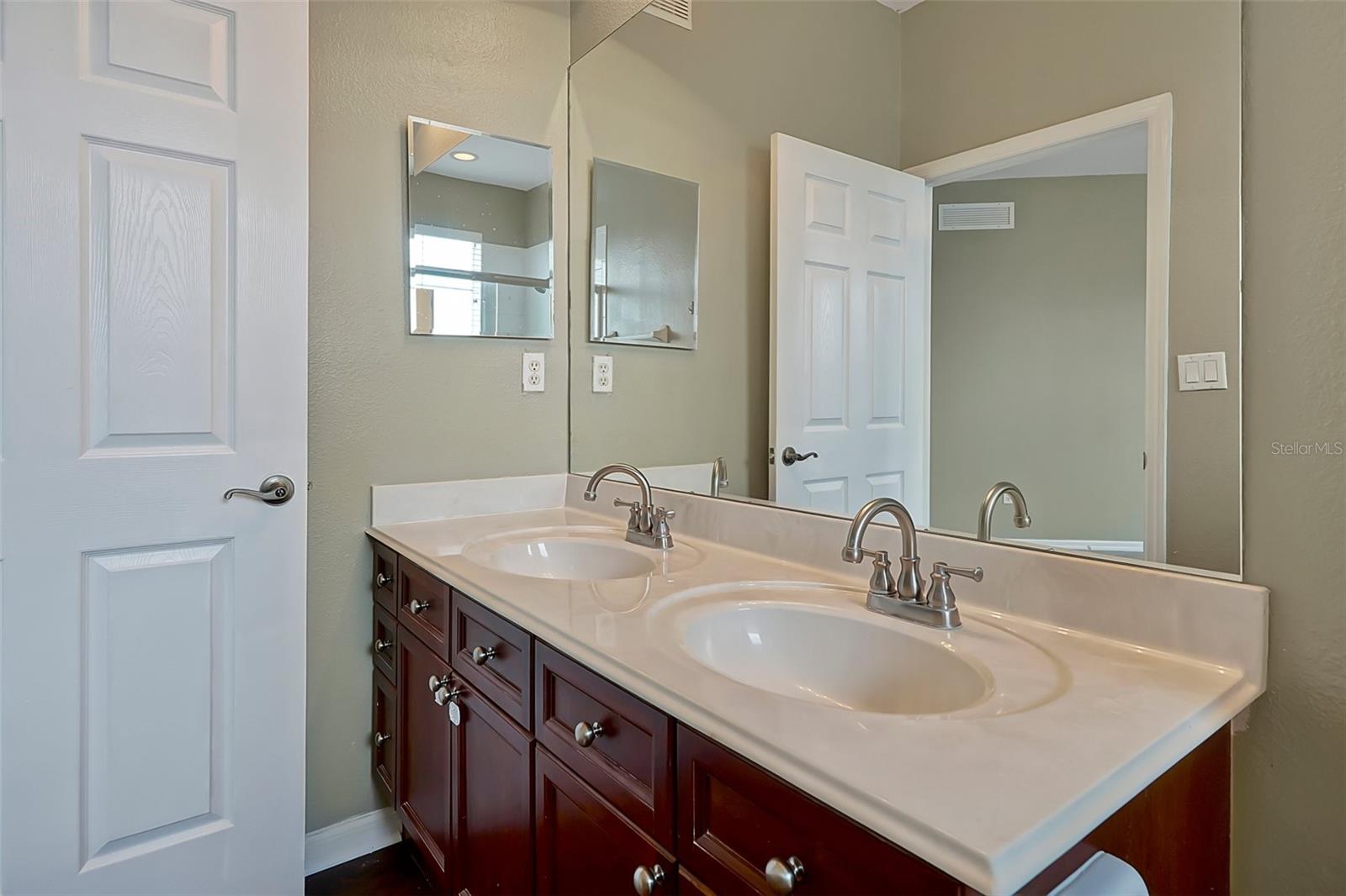 Image 21 of 38 For 11564 Mizzon Drive 930