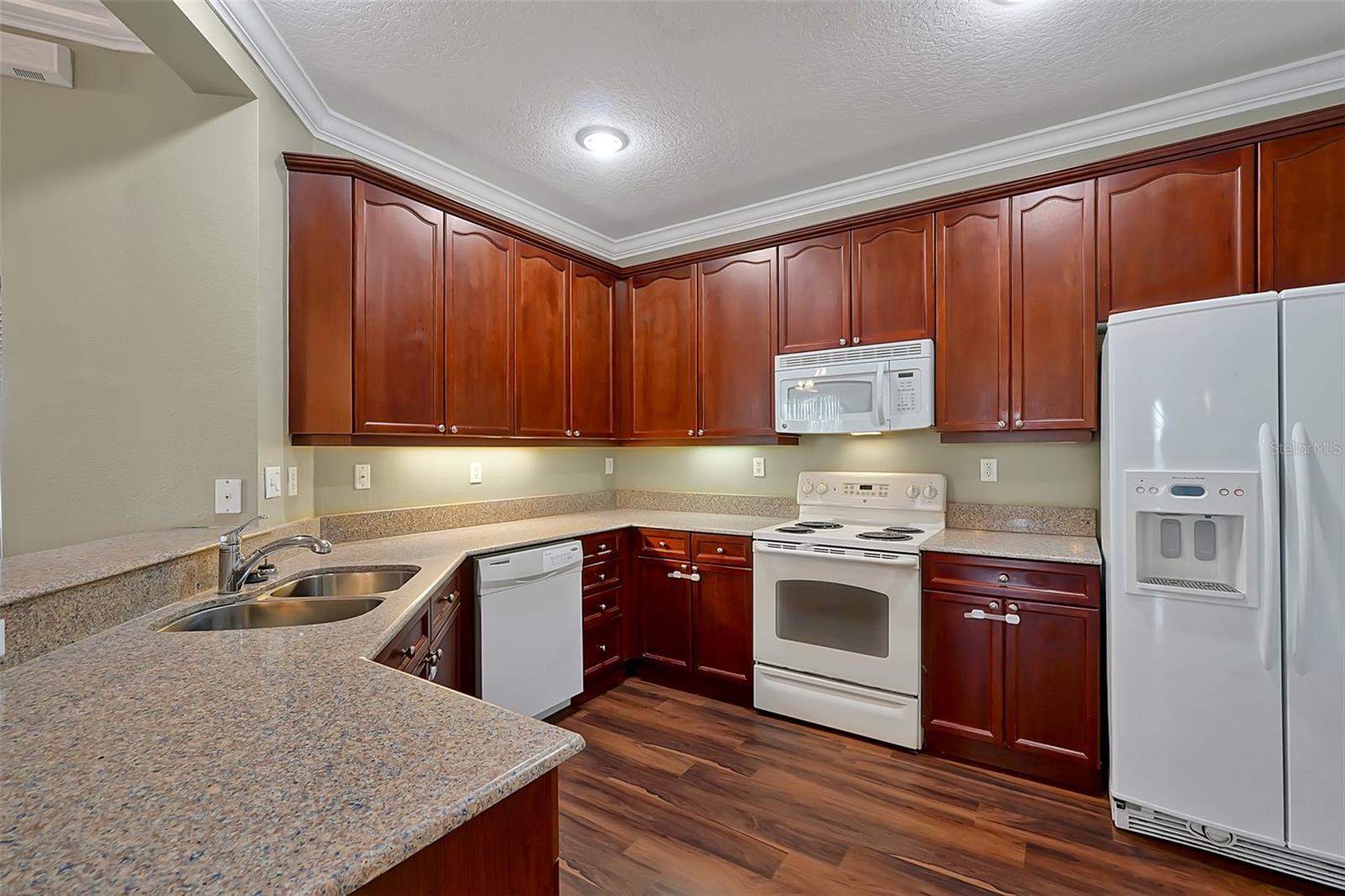 Image 6 of 38 For 11564 Mizzon Drive 930