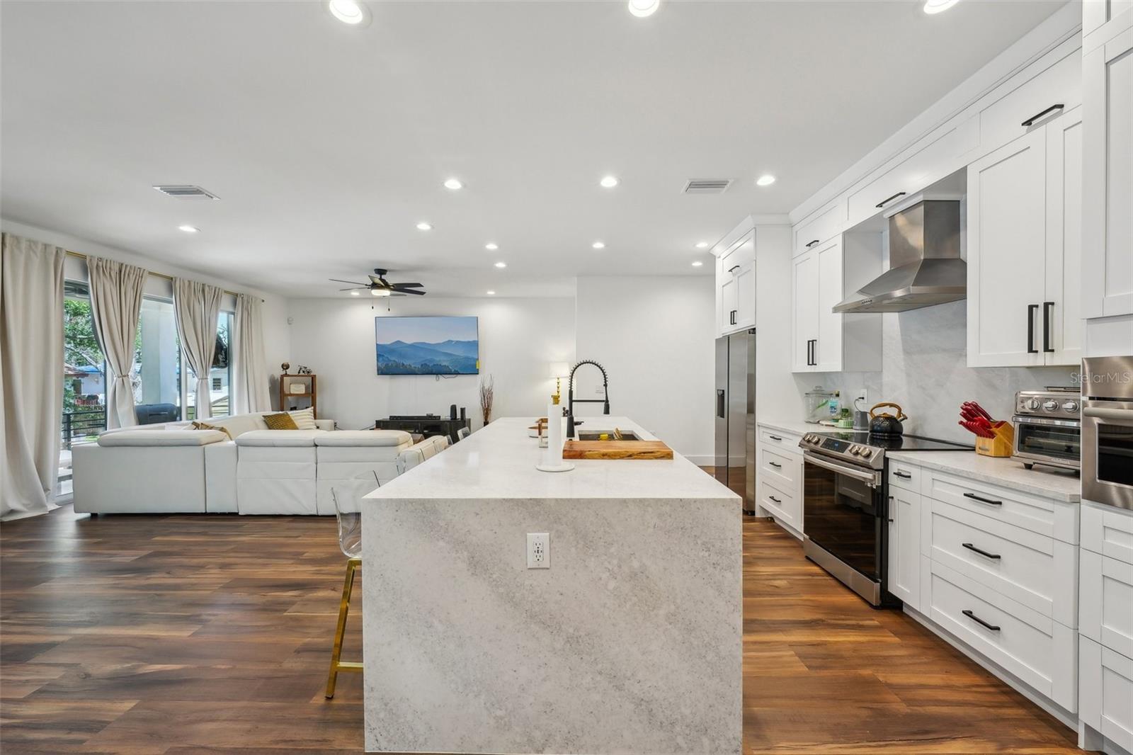 Image 10 of 31 For 7302 Elliott Street