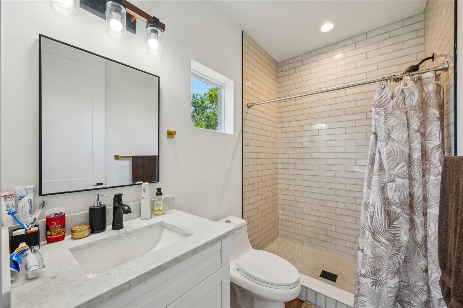 Image 17 of 31 For 7302 Elliott Street
