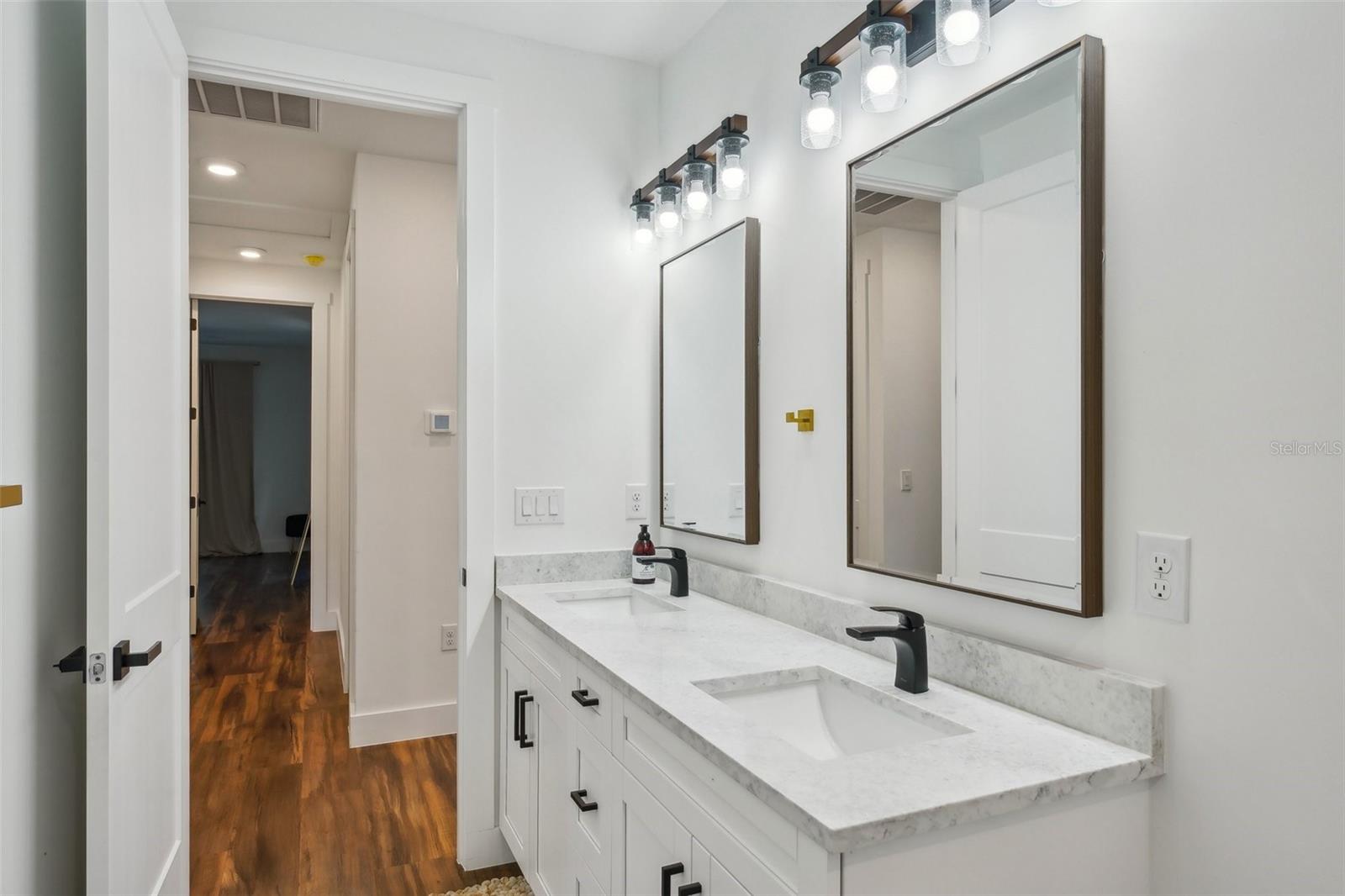 Image 20 of 31 For 7302 Elliott Street