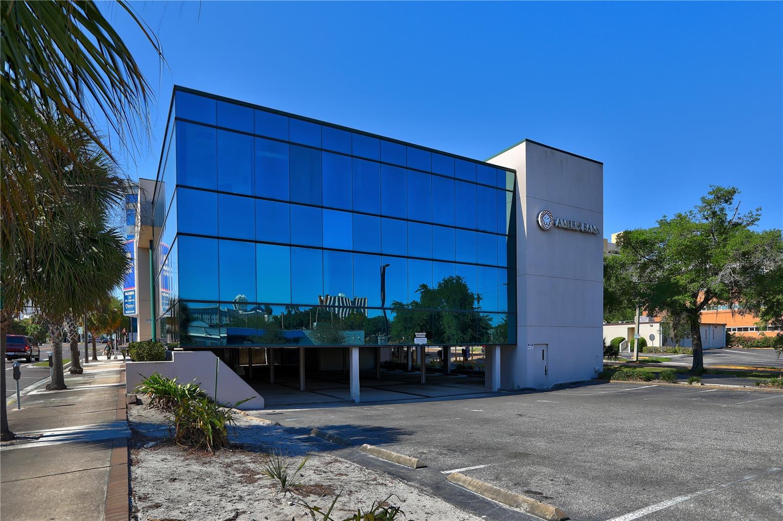 Image 2 of 14 For 1118 Orange Avenue 103