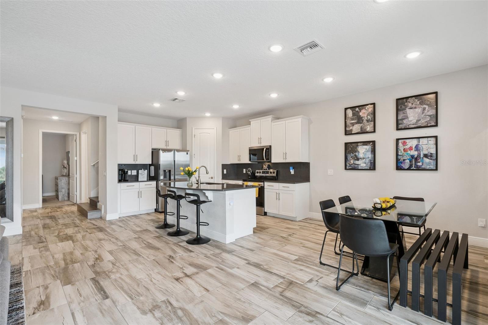 Image 16 of 93 For 424 Southfield Street