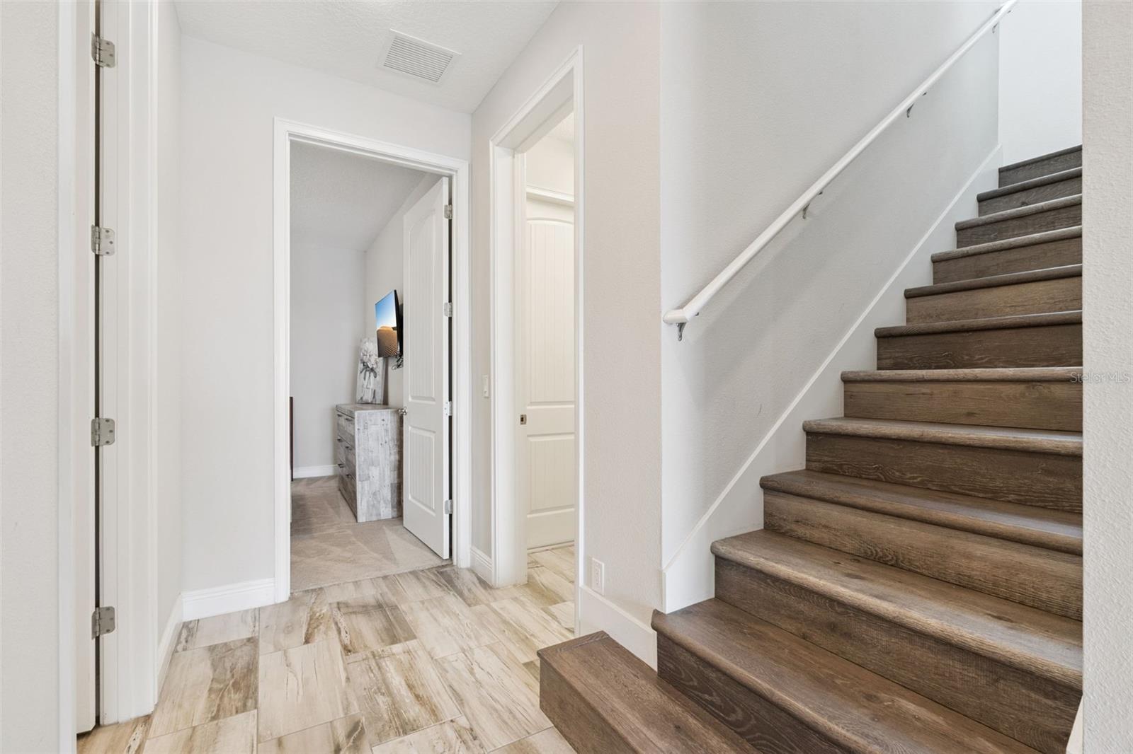 Image 18 of 93 For 424 Southfield Street
