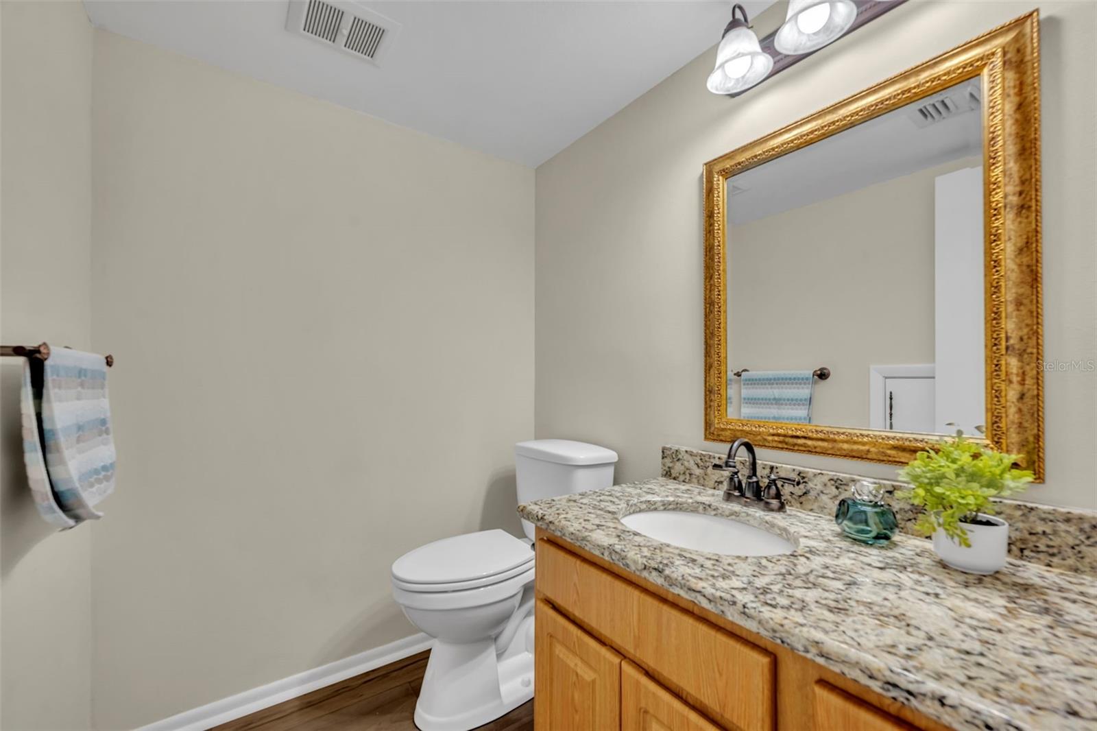 Image 21 of 45 For 104 Oaks Court
