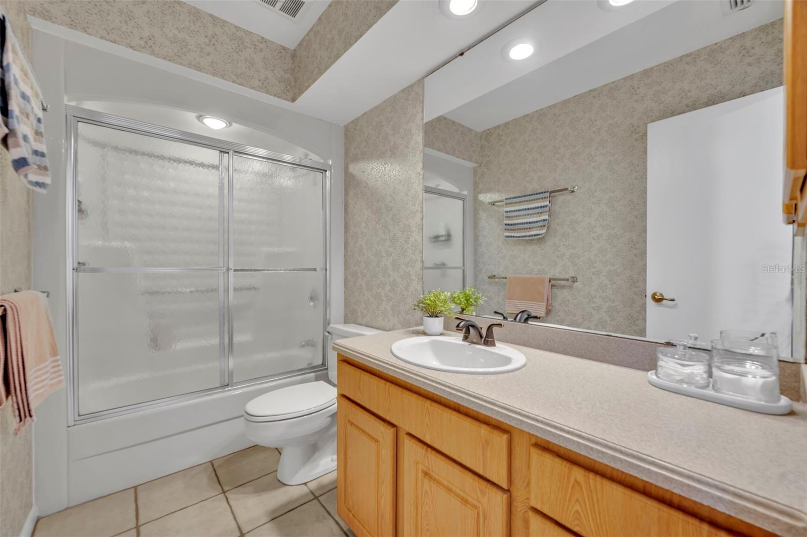 Image 30 of 45 For 104 Oaks Court