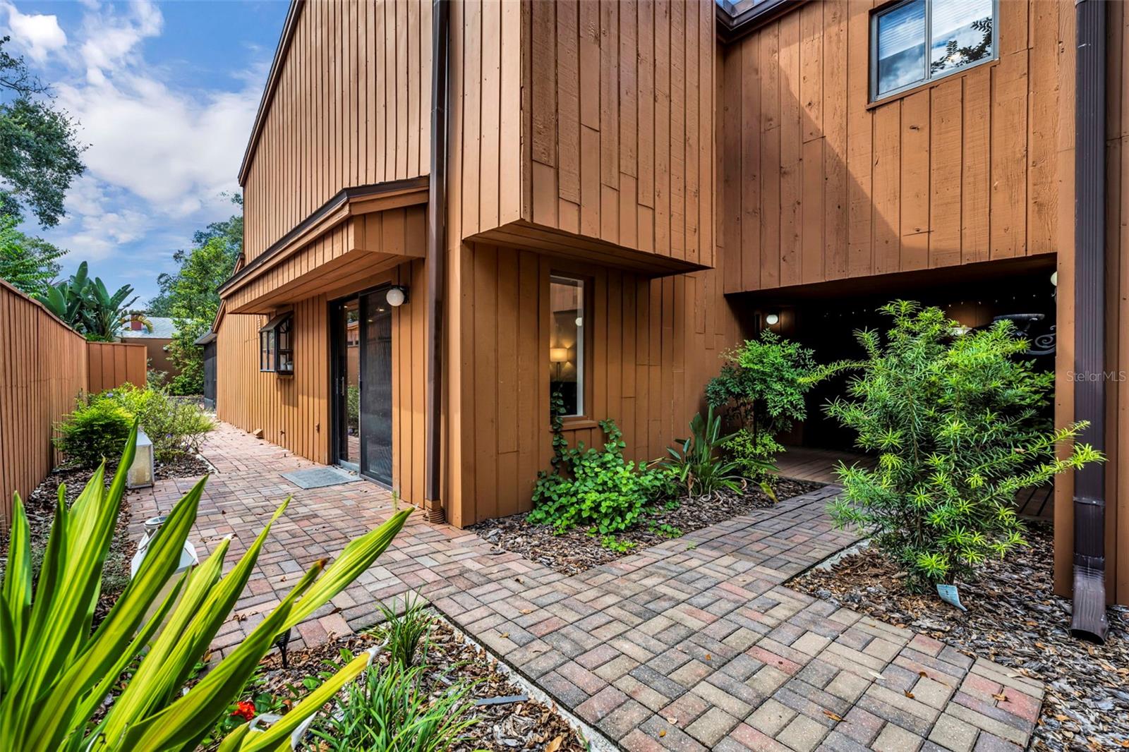 Image 4 of 45 For 104 Oaks Court