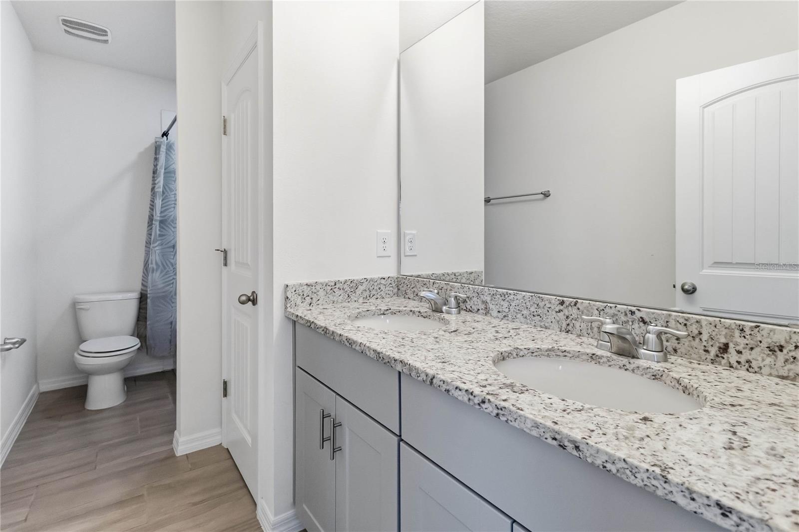 Image 33 of 86 For 16754 Oakboro Street