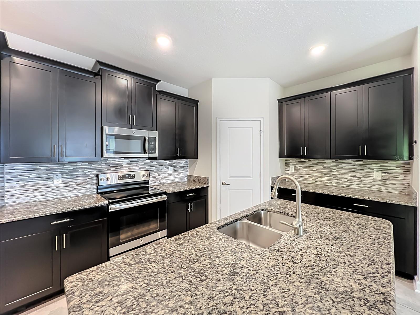 Image 18 of 73 For 10066 Lovegrass Lane