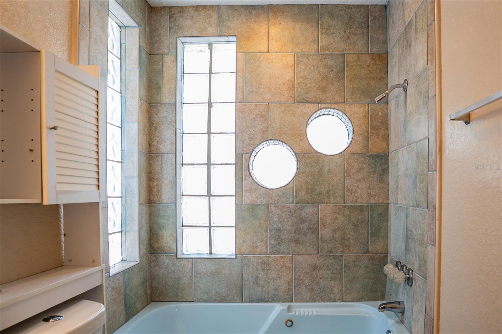 Image 23 of 43 For 721 Seminole Avenue