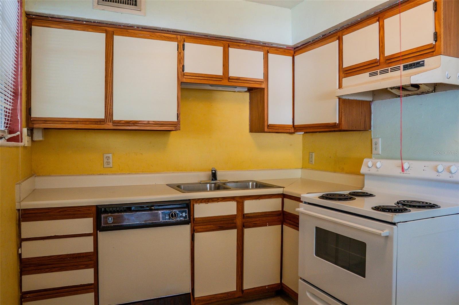 Image 35 of 43 For 721 Seminole Avenue