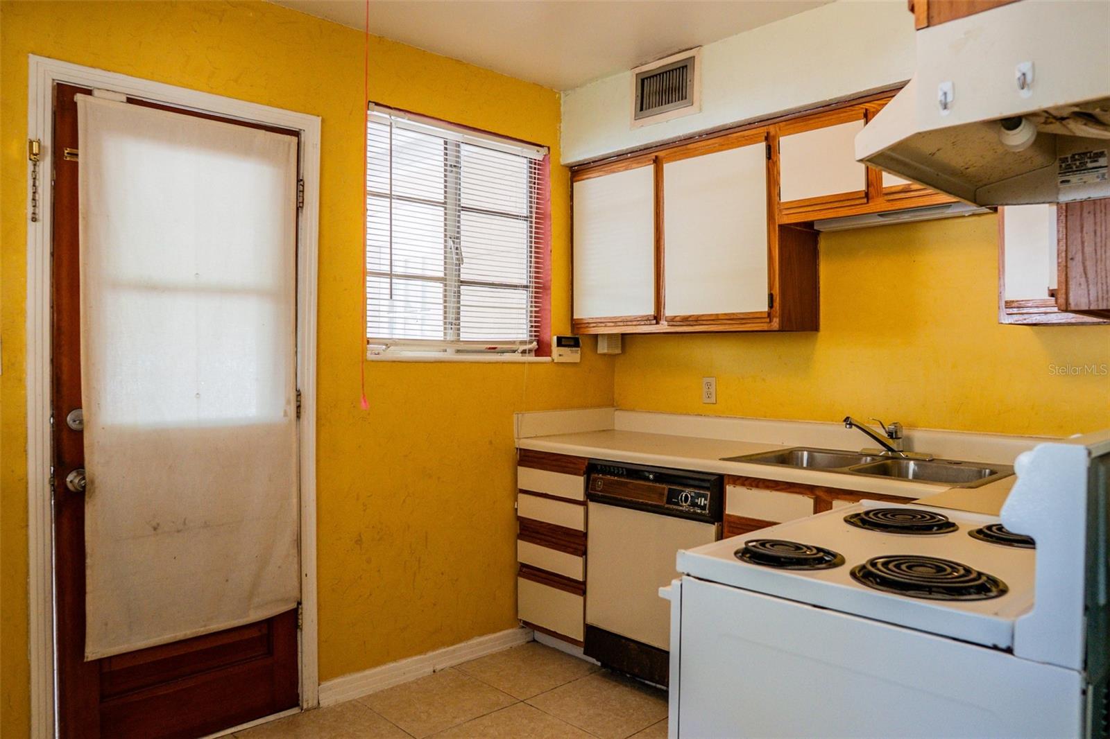 Image 36 of 43 For 721 Seminole Avenue