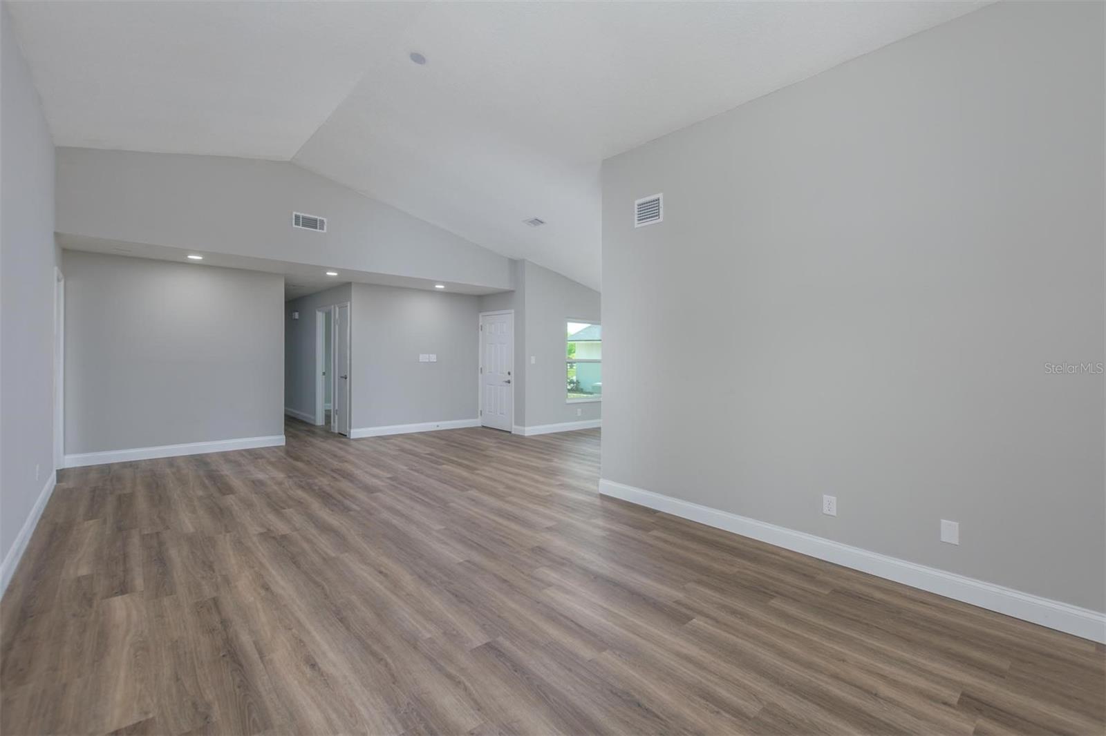 Image 11 of 50 For 634 Stanhope Drive
