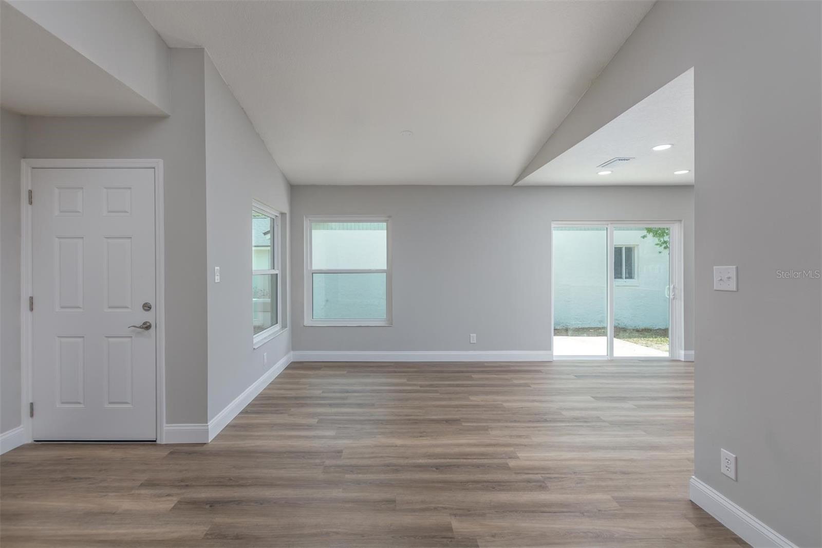 Image 13 of 50 For 634 Stanhope Drive