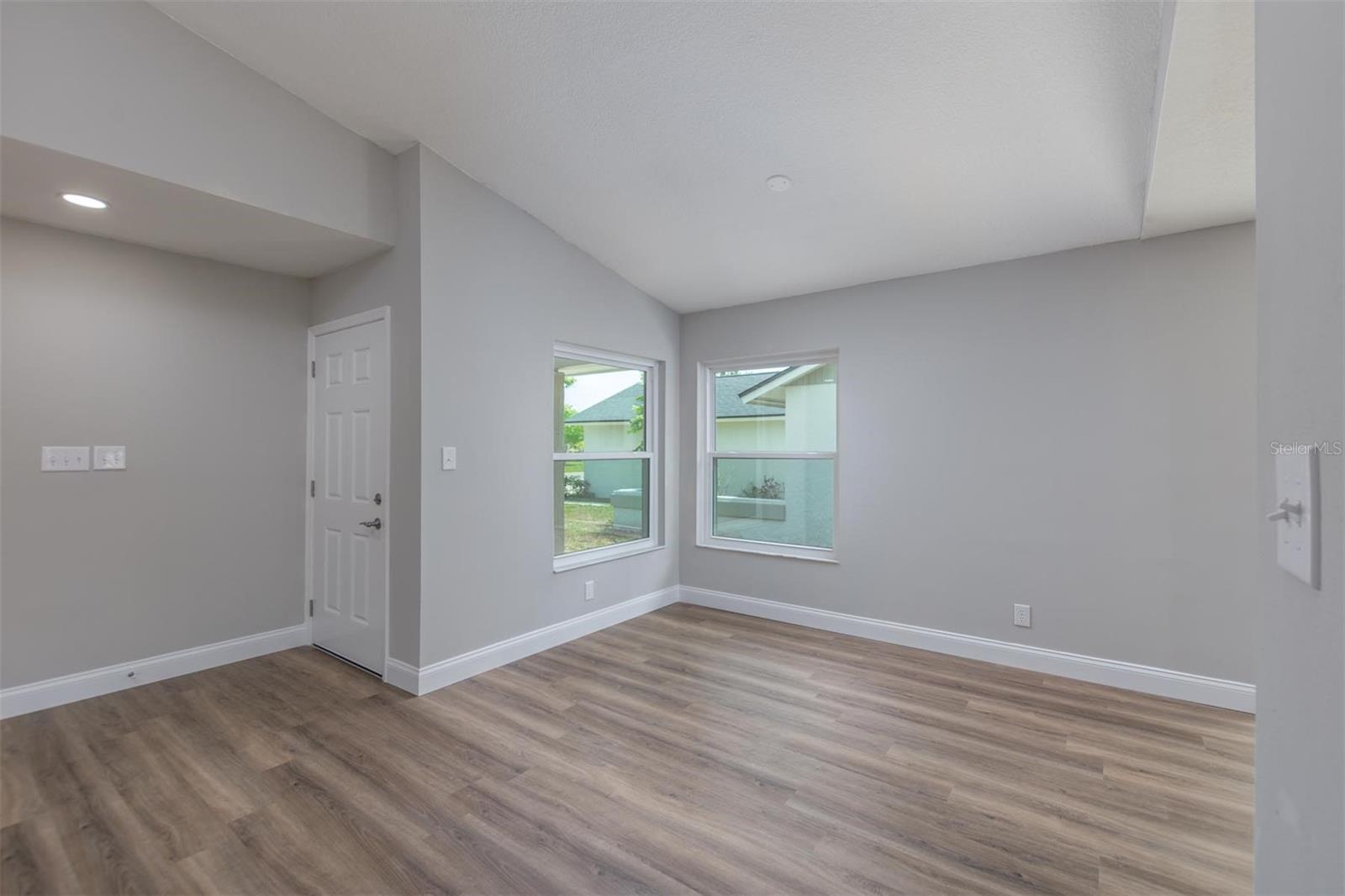 Image 14 of 50 For 634 Stanhope Drive