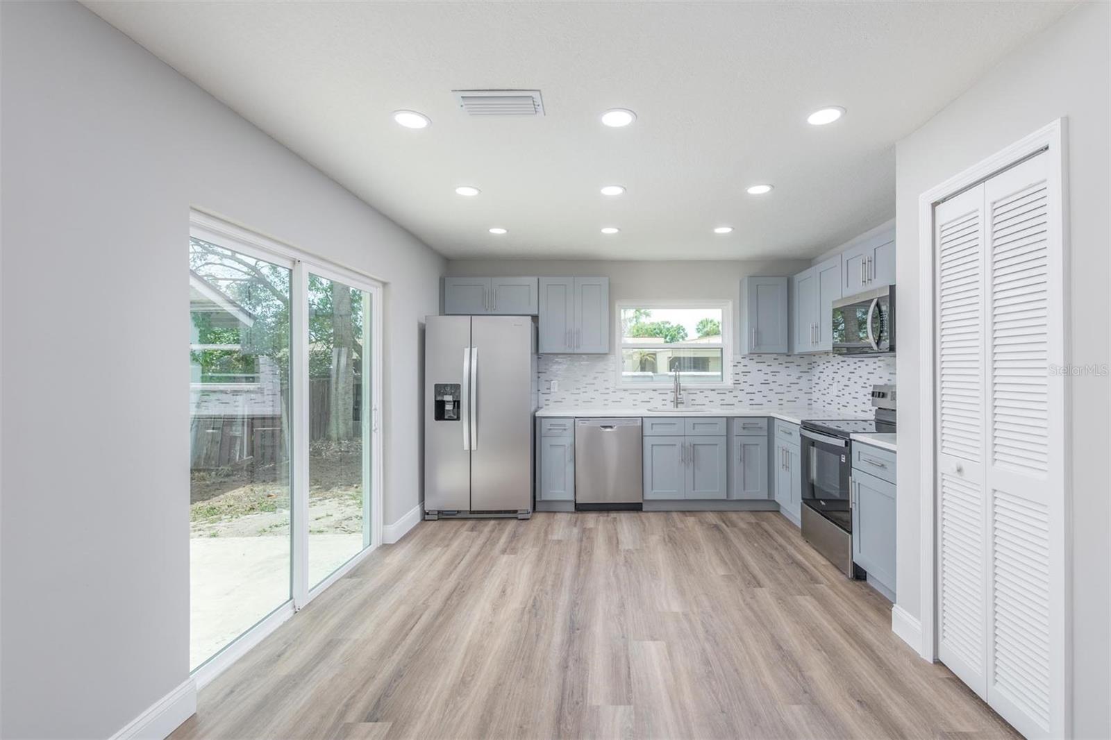 Image 17 of 50 For 634 Stanhope Drive