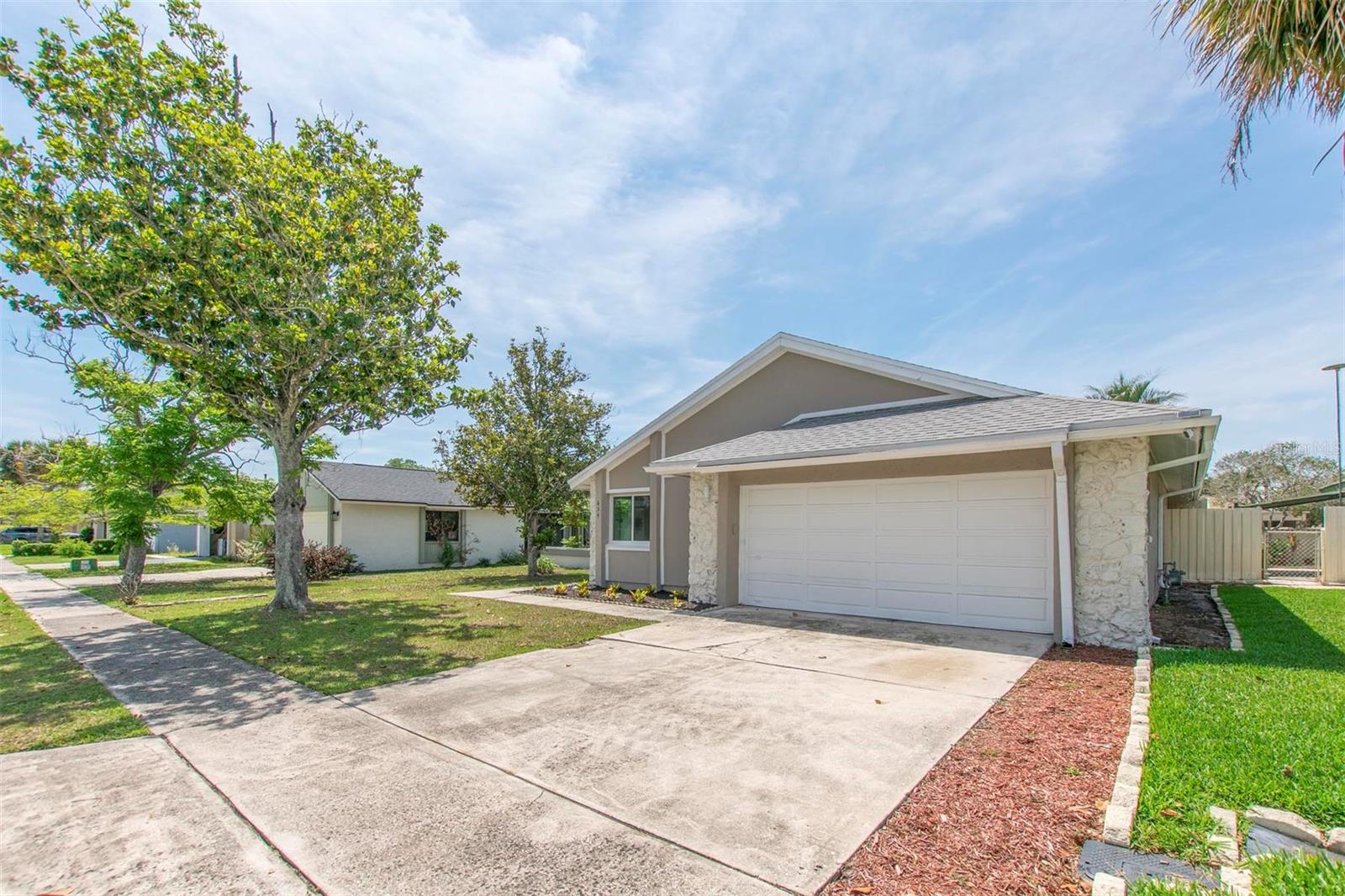 Image 4 of 50 For 634 Stanhope Drive