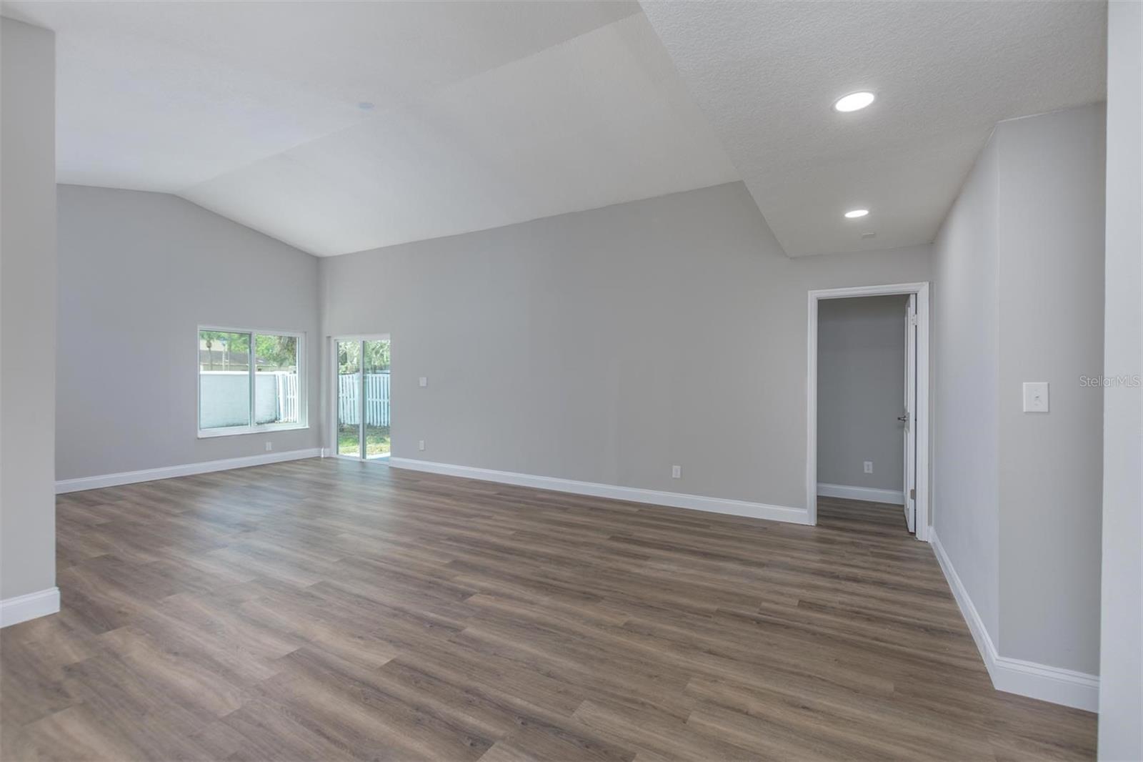 Image 7 of 50 For 634 Stanhope Drive