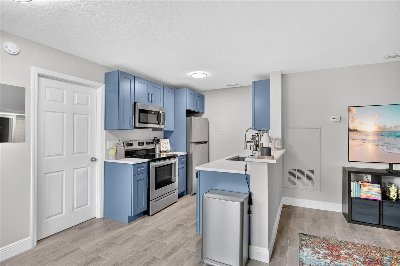 Image 11 of 31 For 2592 Grassy Point Drive 104