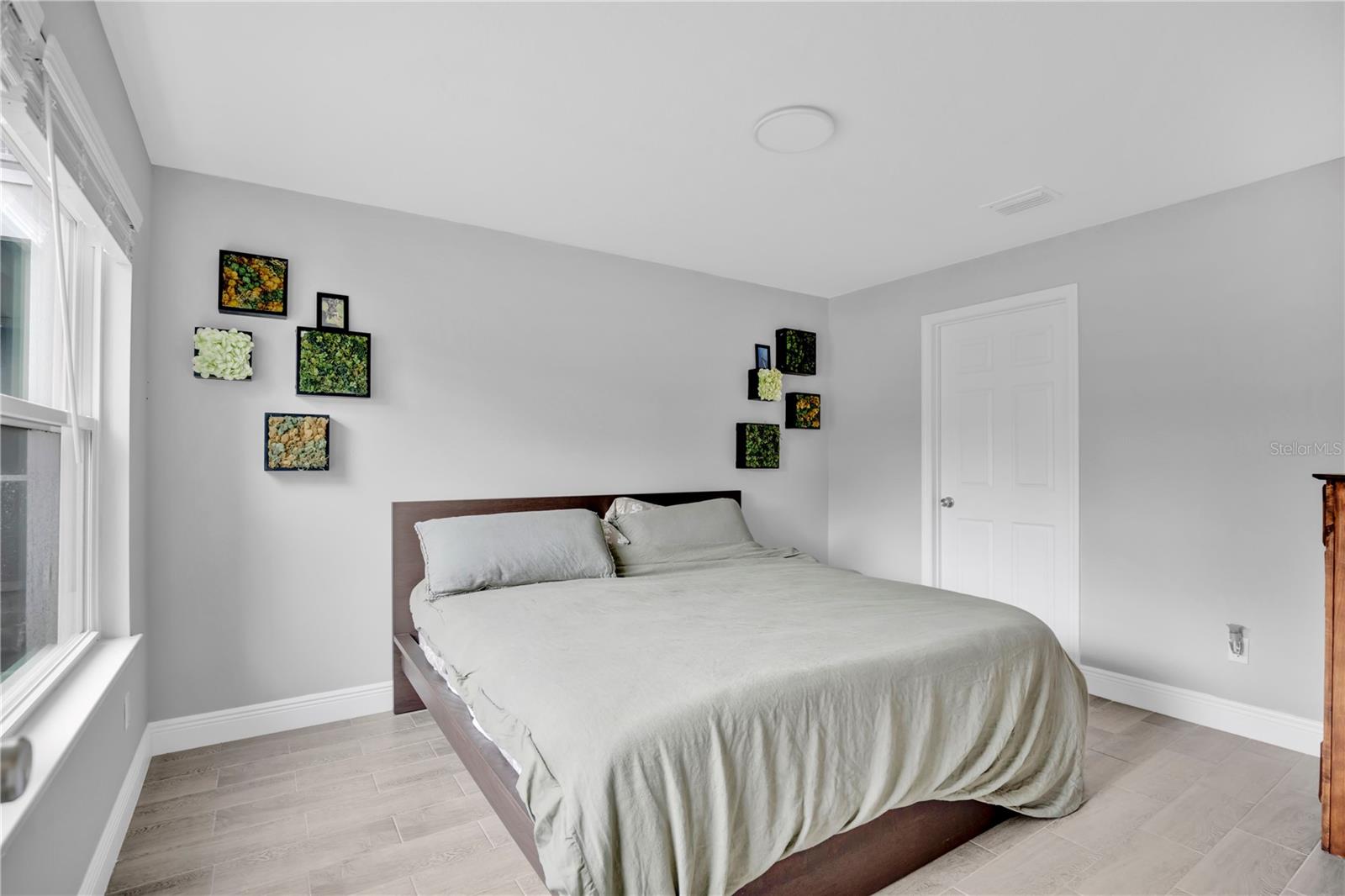 Image 13 of 31 For 2592 Grassy Point Drive 104