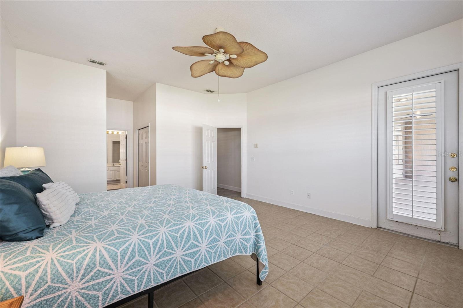 Image 15 of 35 For 8072 Canyon Lake Circle