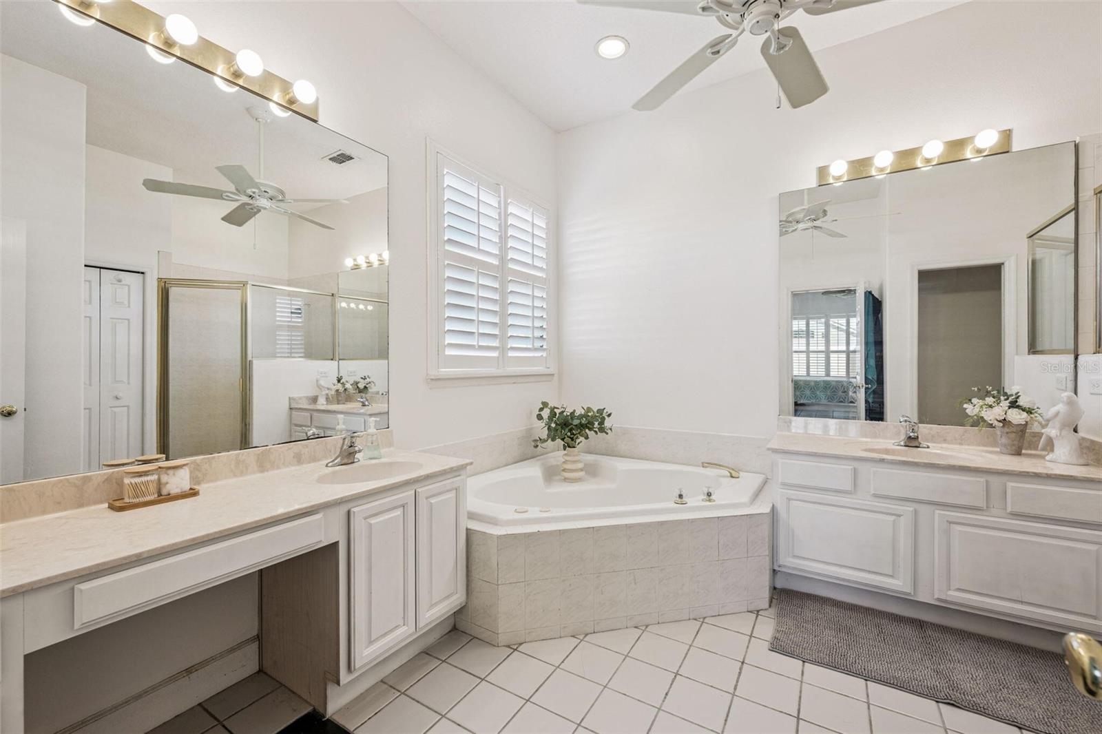Image 19 of 35 For 8072 Canyon Lake Circle