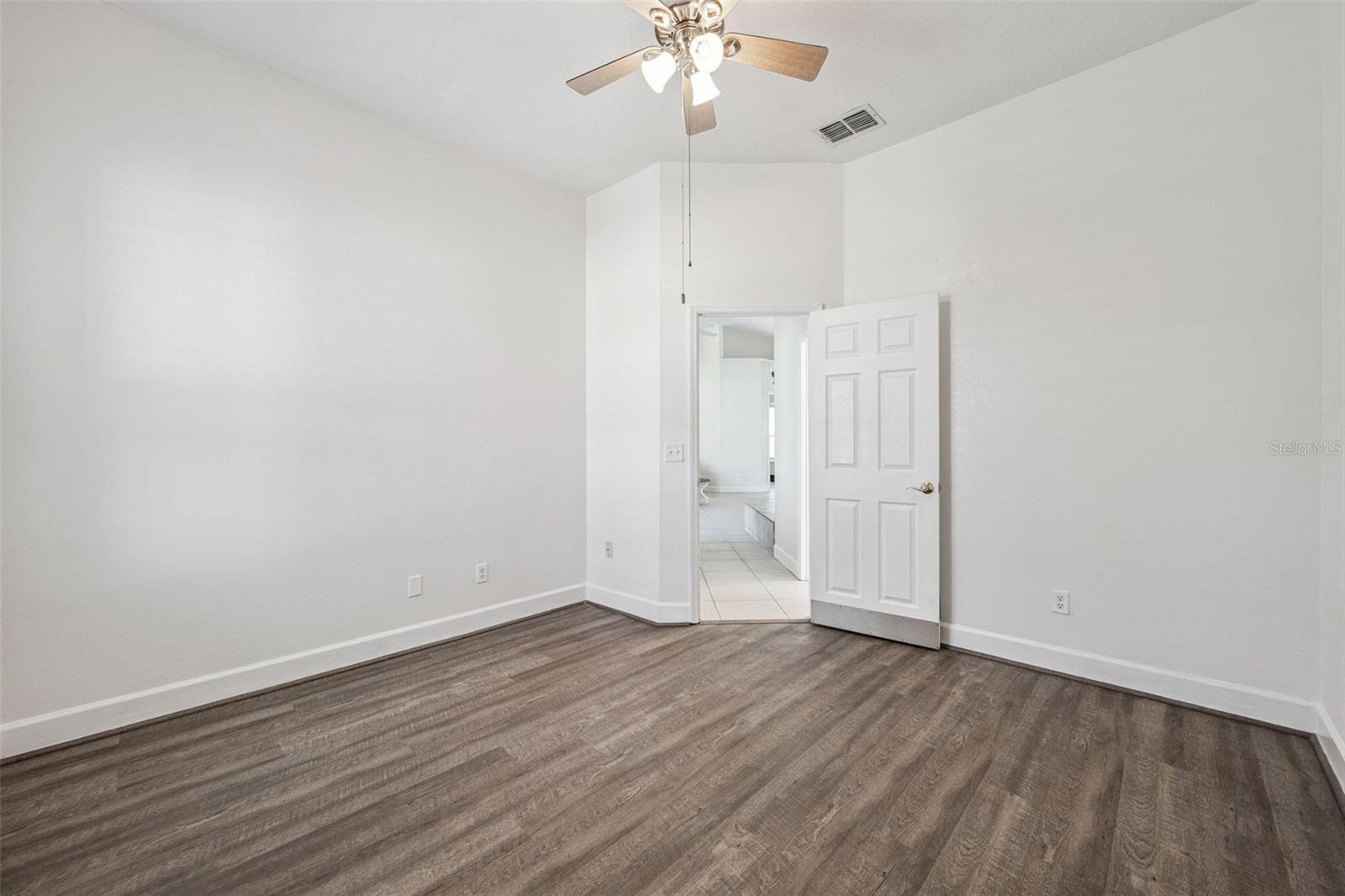 Image 21 of 35 For 8072 Canyon Lake Circle