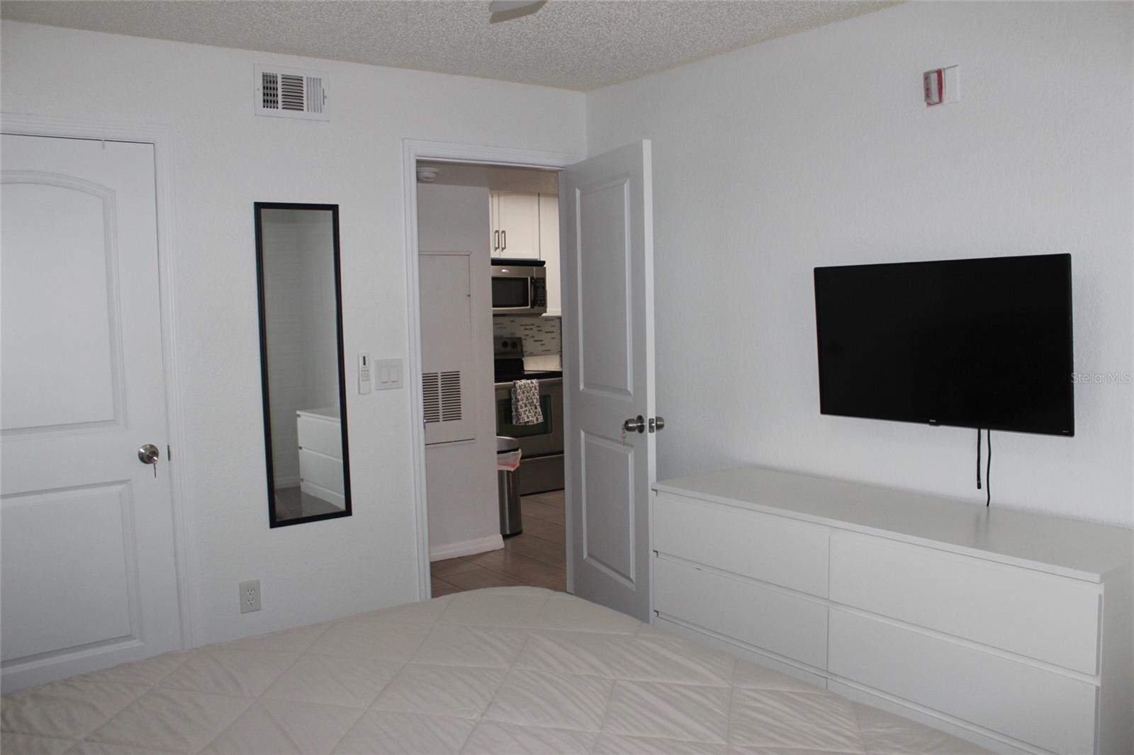 Listing photo id 18 for 11508 Westwood Boulevard 315