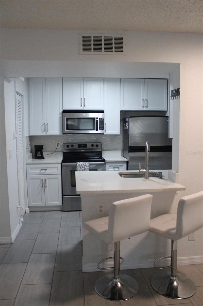 Listing photo id 4 for 11508 Westwood Boulevard 315