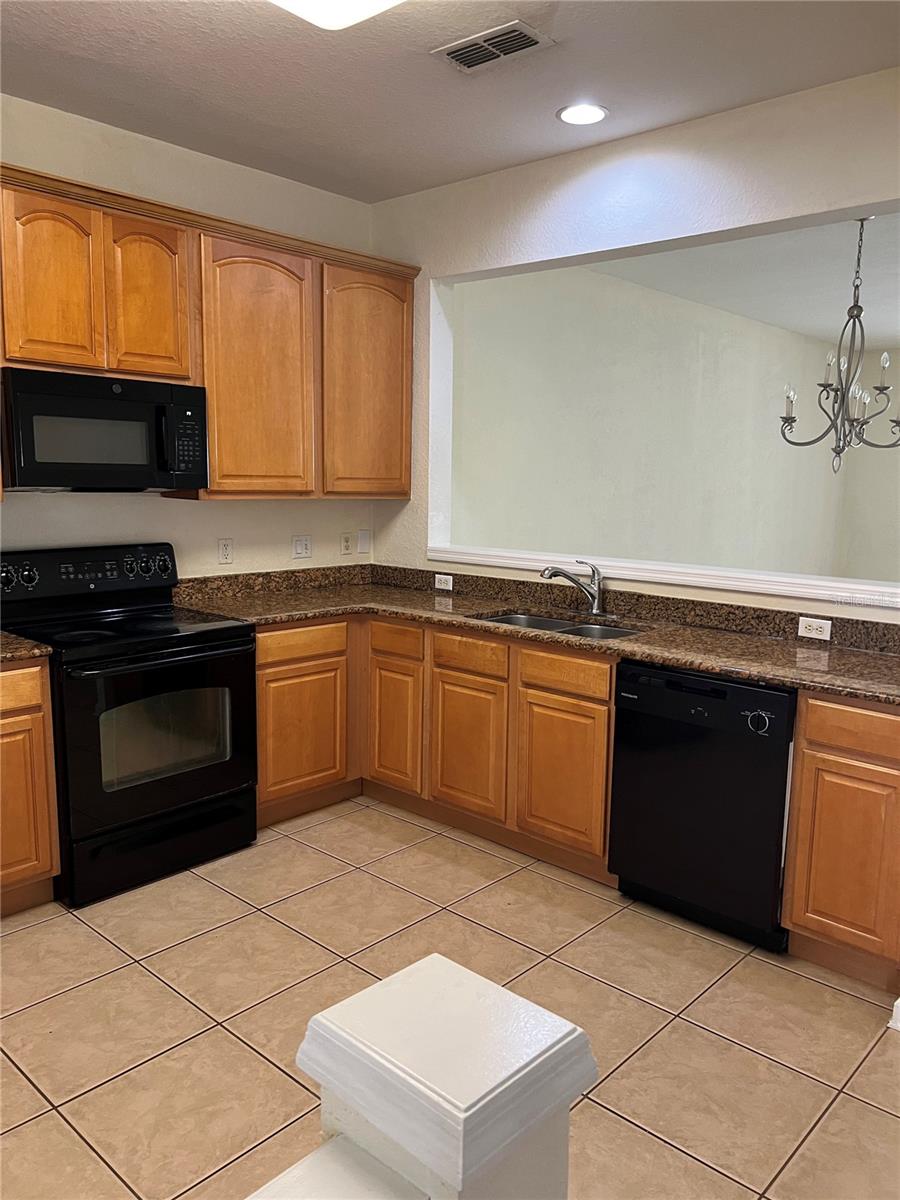 Image 2 of 7 For 7041 Cadiz Boulevard