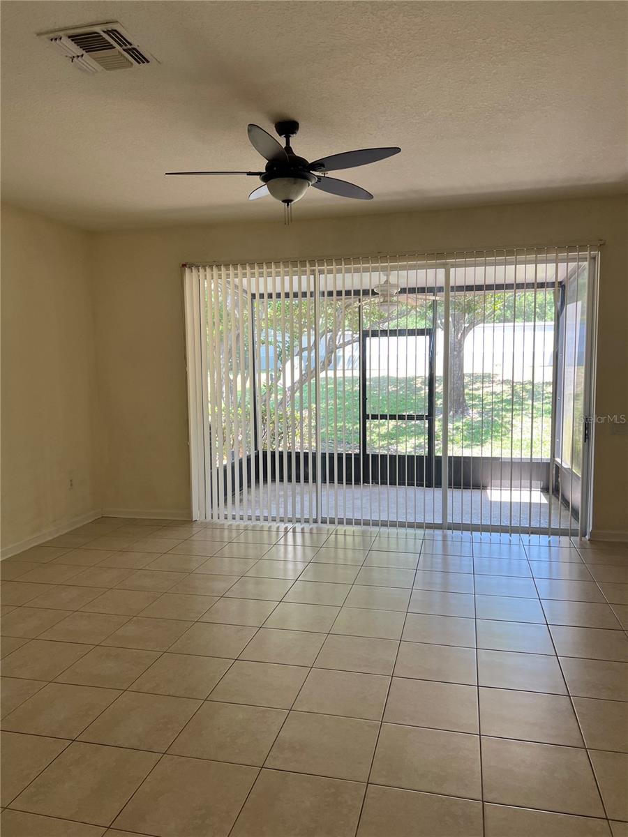 Image 4 of 7 For 7041 Cadiz Boulevard
