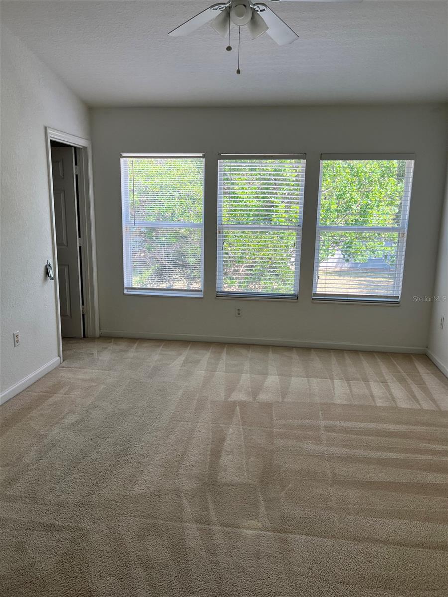 Image 5 of 7 For 7041 Cadiz Boulevard