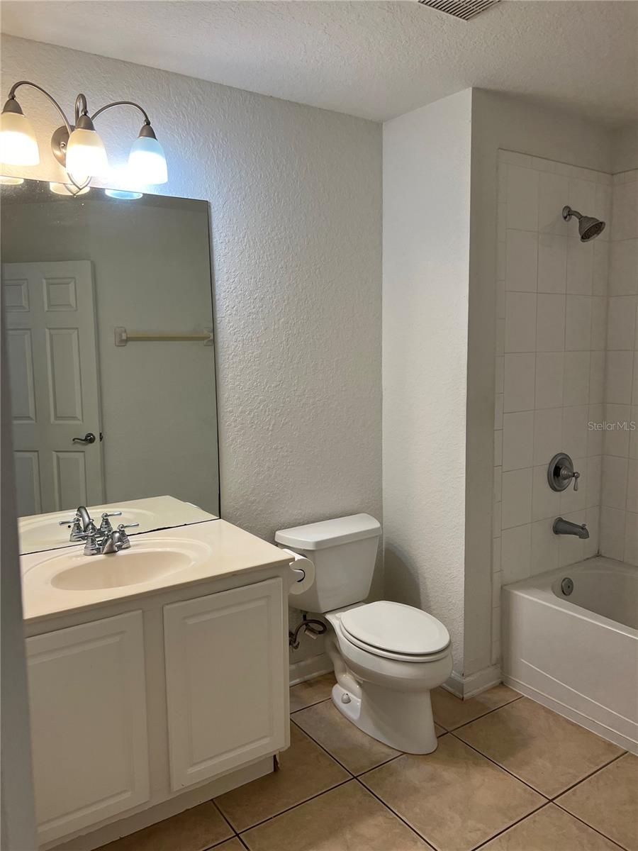 Image 6 of 7 For 7041 Cadiz Boulevard