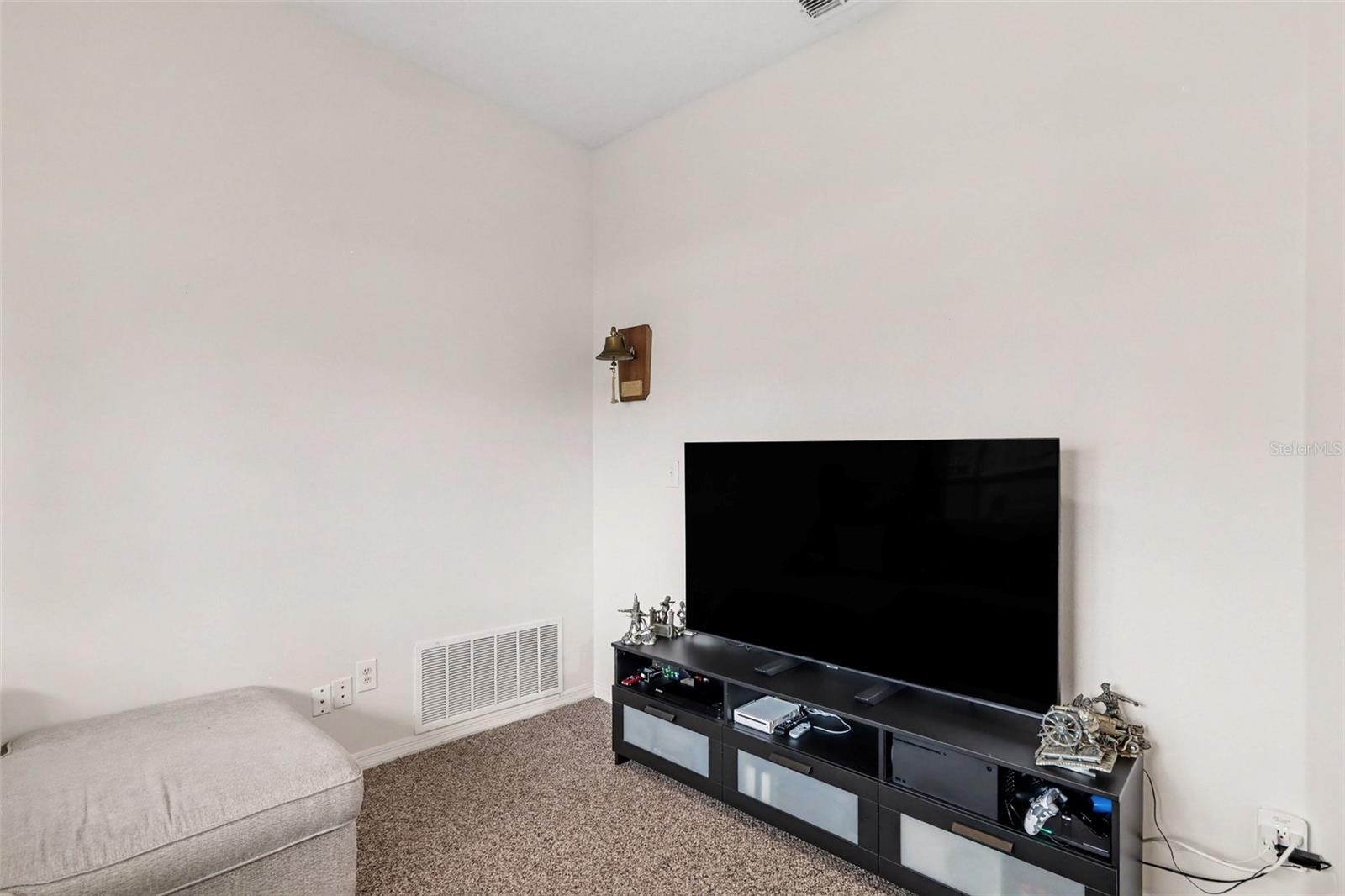 Image 6 of 29 For 14825 Greater Pines Boulevard