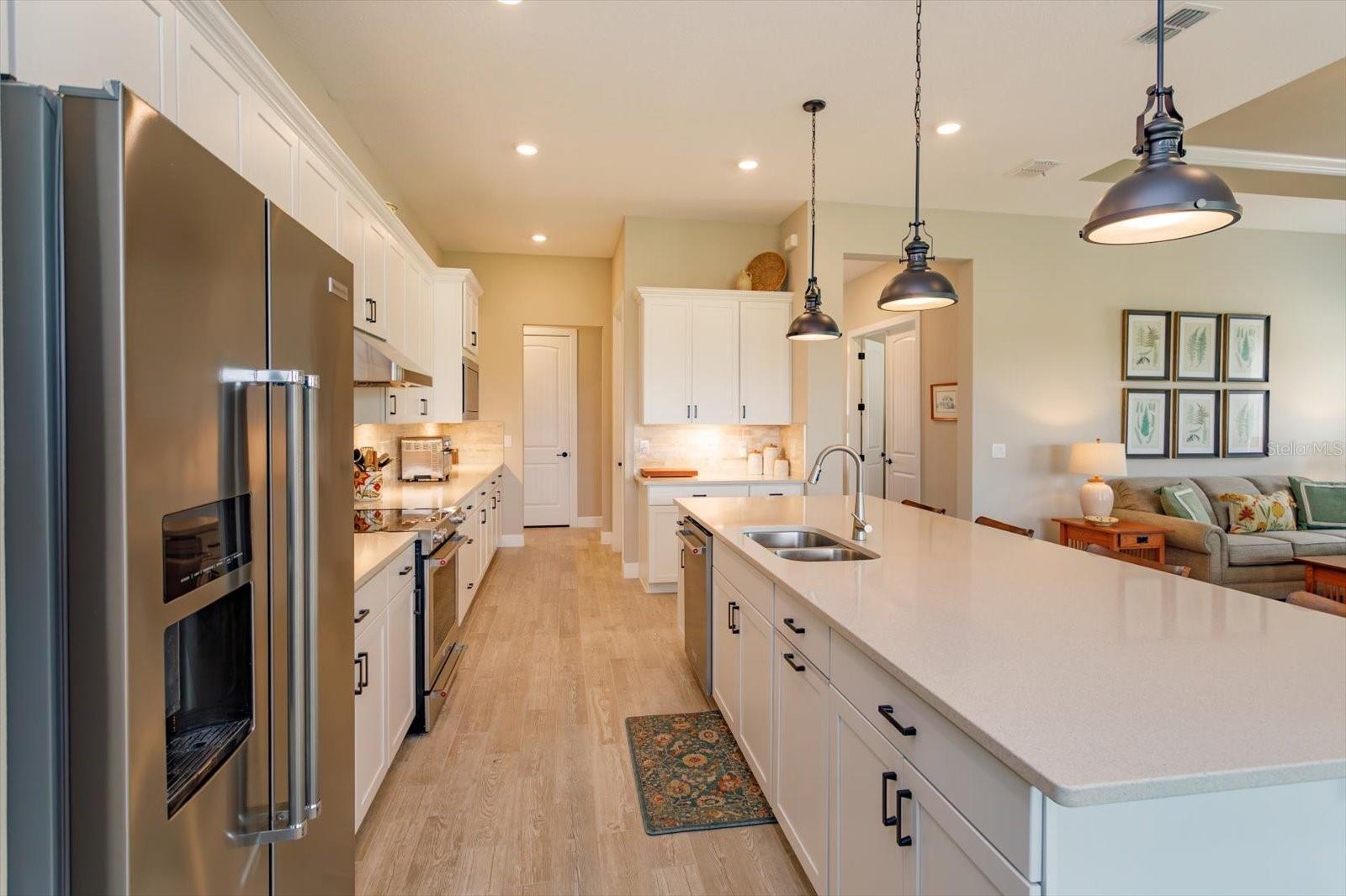 Image 4 of 50 For 5663 92nd Avenue Road