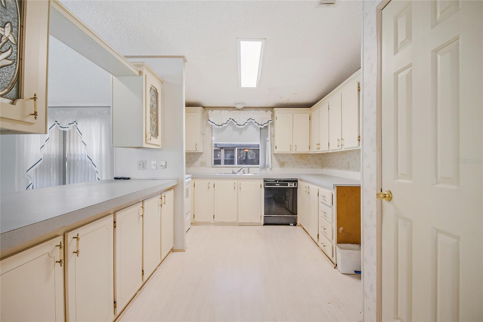 Image 12 of 48 For 3971 Cohen Drive 739