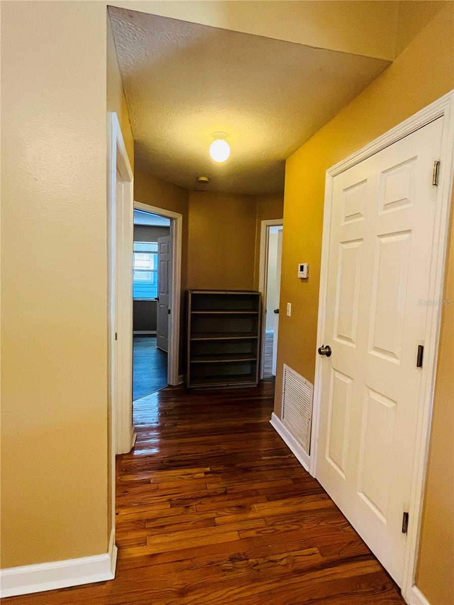 Image 8 of 14 For 520 Amelia Street