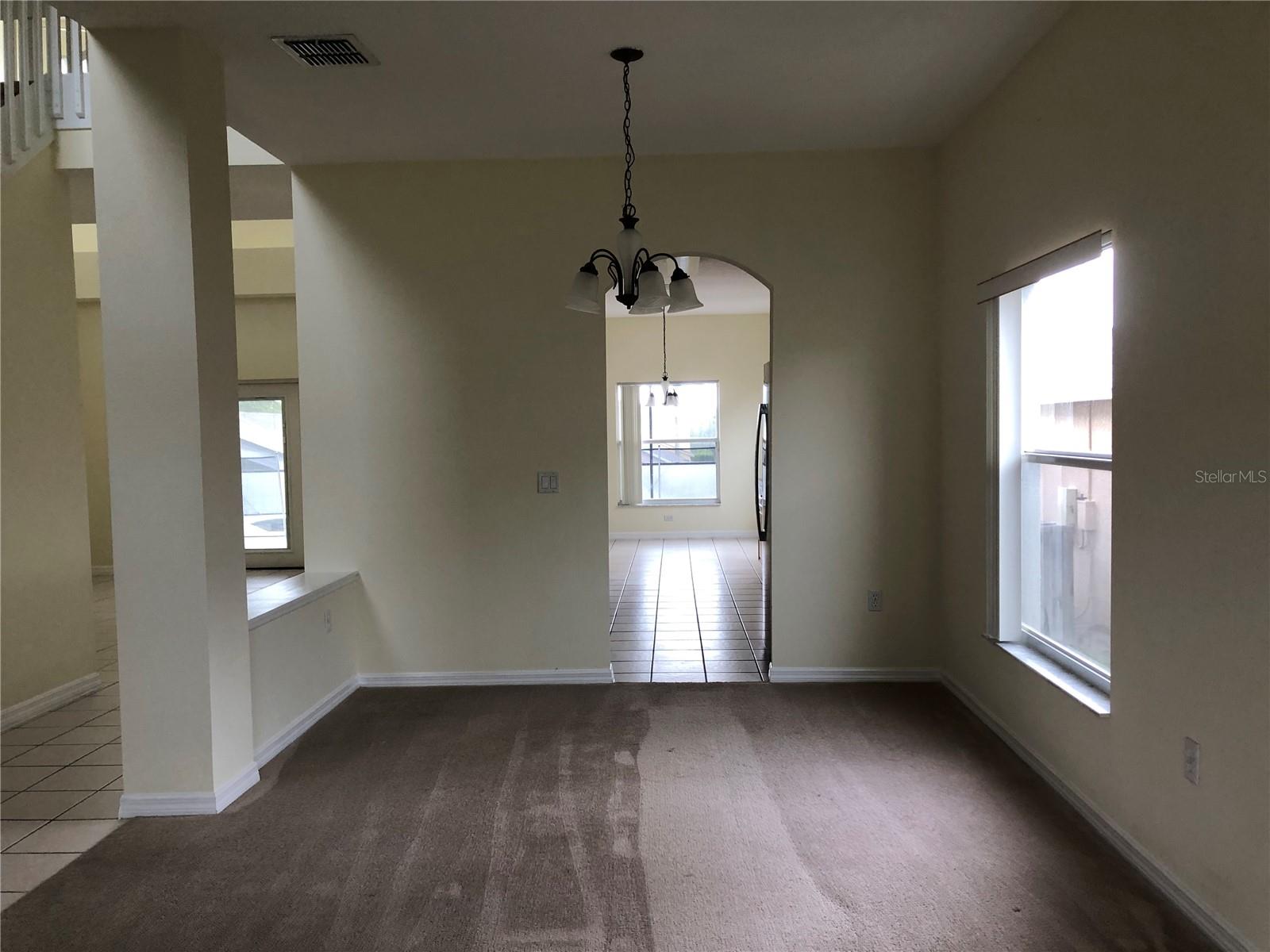 Image 10 of 44 For 638 Kensington Drive