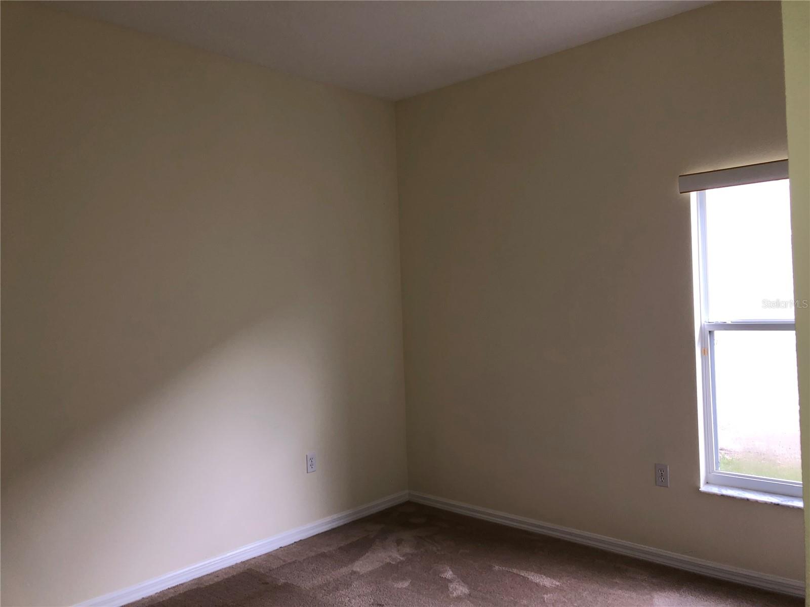 Image 14 of 44 For 638 Kensington Drive