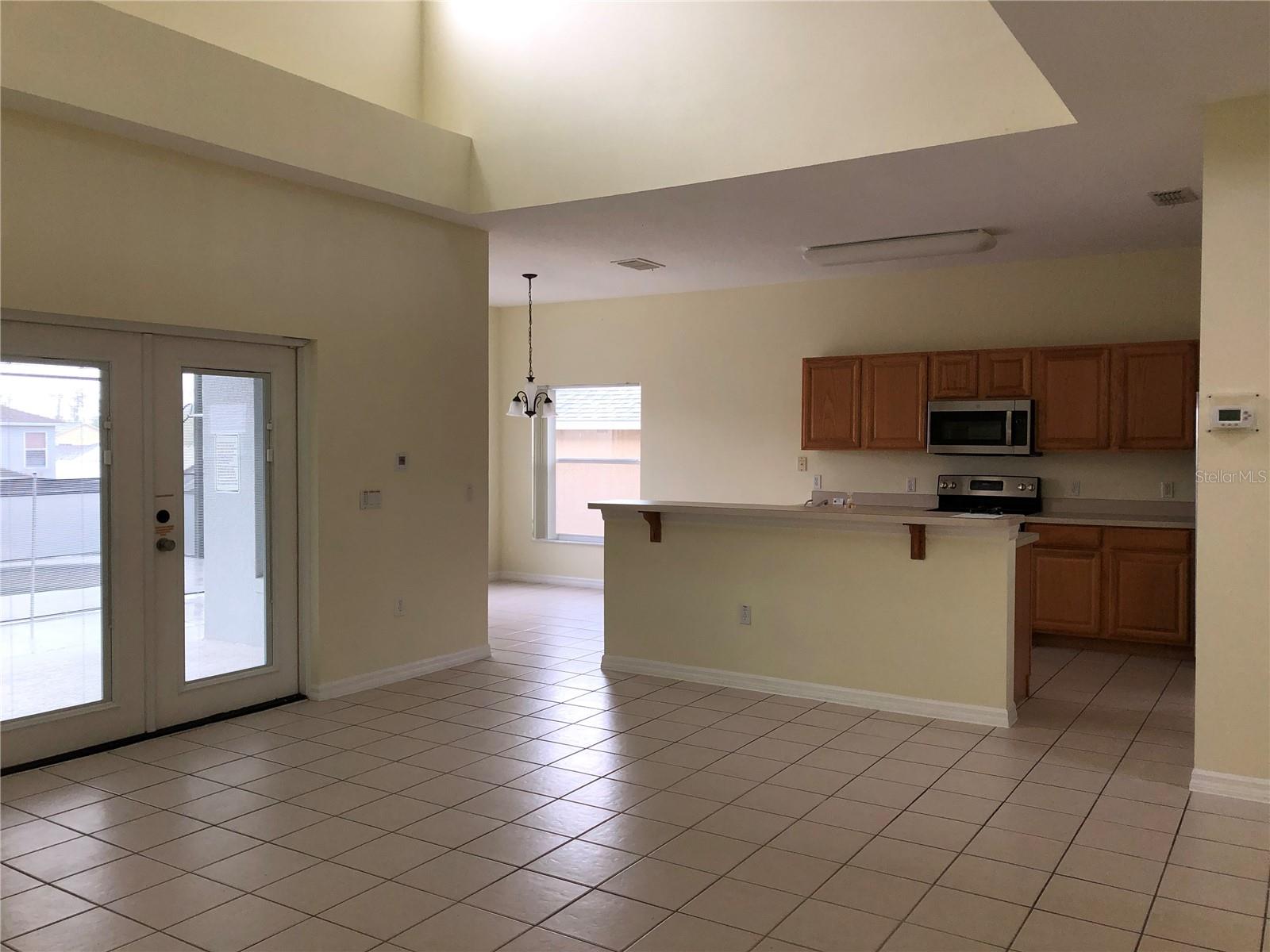 Image 17 of 44 For 638 Kensington Drive